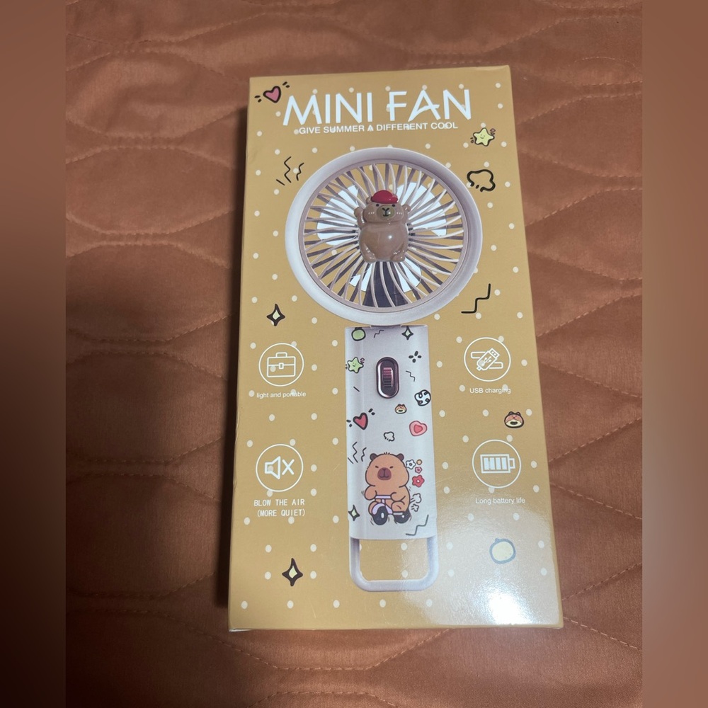 Mini Fan with Capybara Design